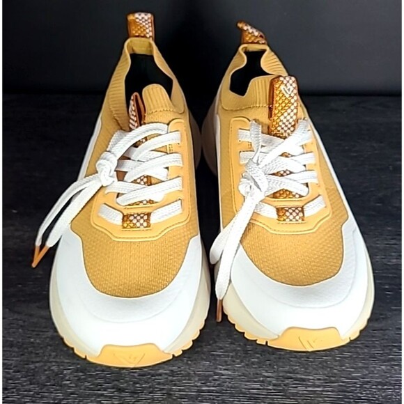 Vessi Stormburst Low Top Men Size 9 Waterproof Sneakers Orange White NEW - RARE main image 9